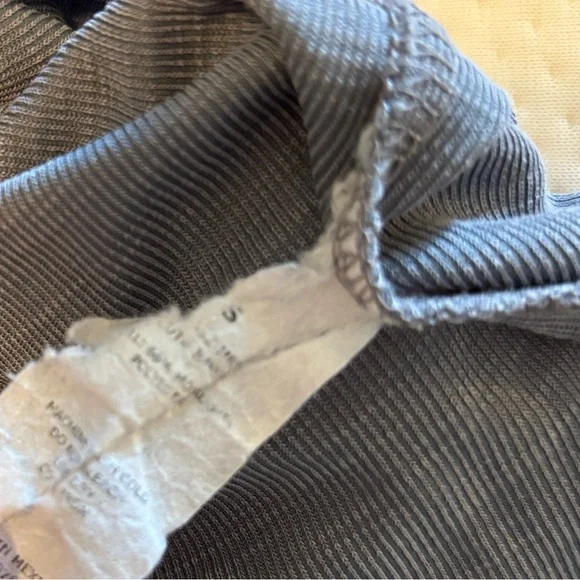 shirt size small - Picture 5 of 5